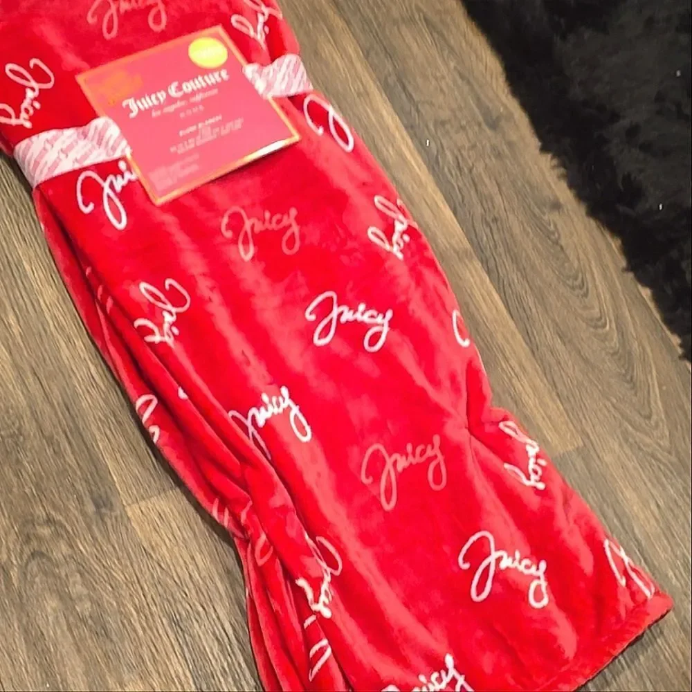 Juicy Couture Signature Logo Twin‎ Plush Throw Blanket